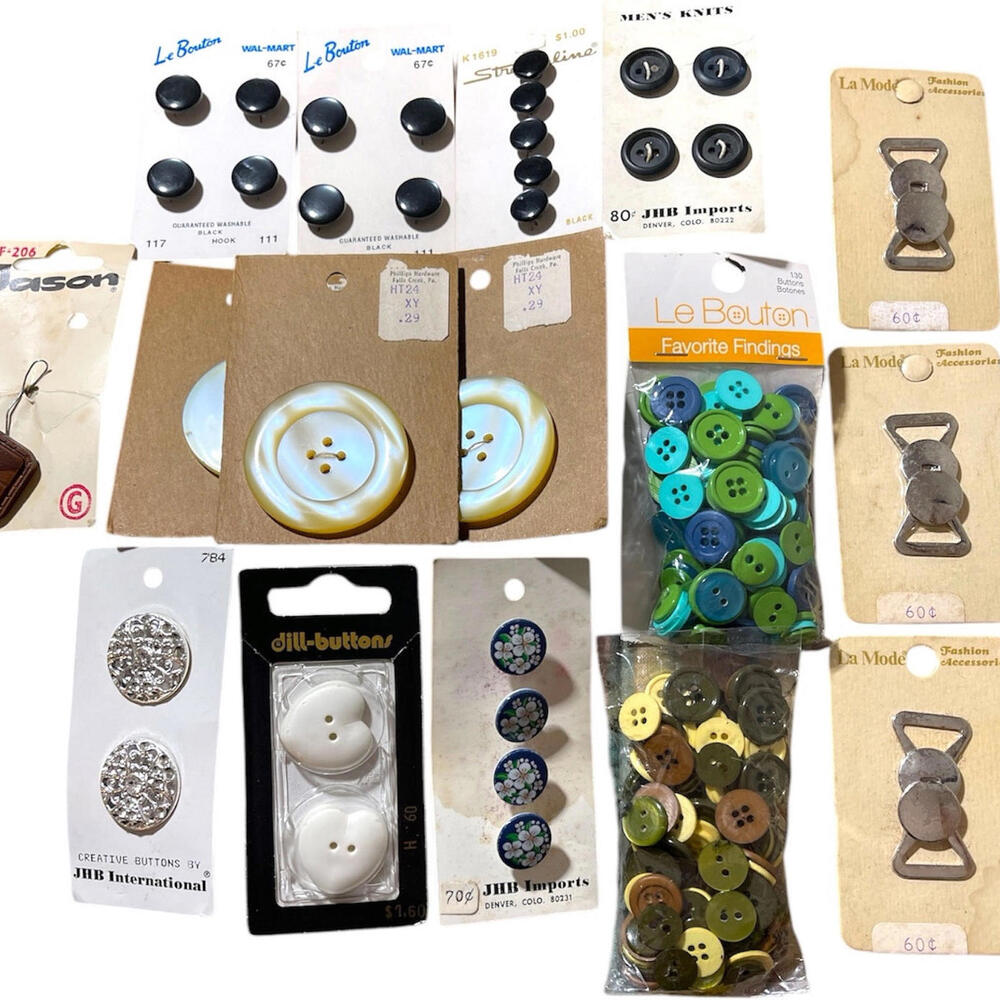 VTG New Lot 230 Sewing Buttons on Cards La Mode Le Chic JHB Le Butons Bags